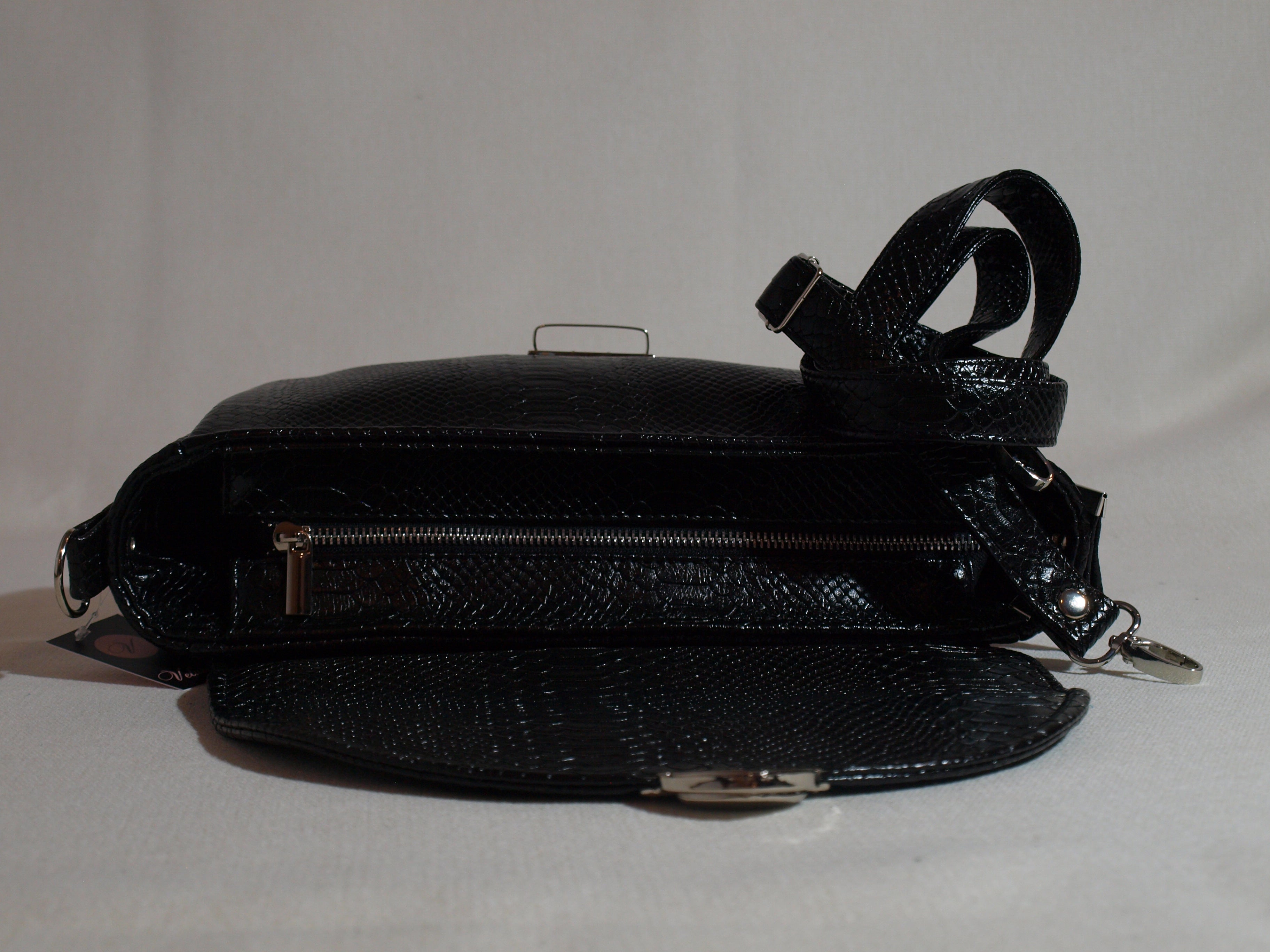 PÓŁOKRĄGŁA Z KLAPKĄ